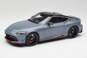 Nissan Z RZ34 NISMO Stealth Сив GT Spirit 1:18 GT484 Смола