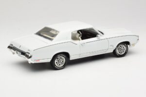 Oldsmobile Cutlass SX Бял ERTL 1:18 33775 Метал — снимка 3 от 8