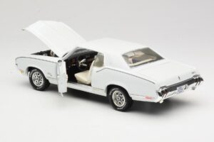 Oldsmobile Cutlass SX Бял ERTL 1:18 33775 Метал — снимка 5 от 8