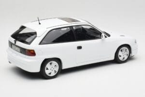 Opel Astra F GSi Blanc Casablanca Norev 1:18 183673 Метал — снимка 2 от 6
