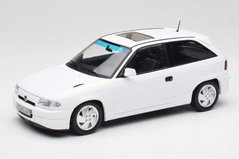 Opel Astra F GSi Blanc Casablanca Norev 1:18 183673 Метал