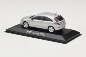 Opel Astra H GTC Сребрист Minichamps 1:43 ASTRA003 Метал — снимка 3 от 4