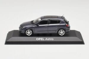 Opel Astra H Тъмно Синьо Minichamps 1:43 B24910027-A1 Метал