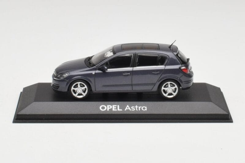 Opel Astra H Тъмно Синьо Minichamps 1:43 B24910027-A1 Метал