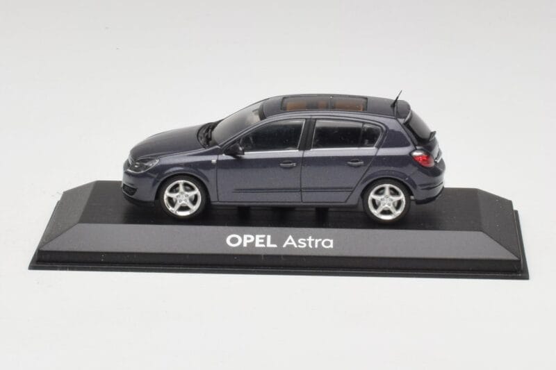 Opel Astra H Сив Minichamps 1:43 B24910027A Метал