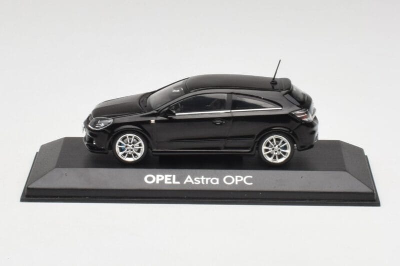 Opel Astra H OPC Черен Minichamps 1:43 90399890 Метал