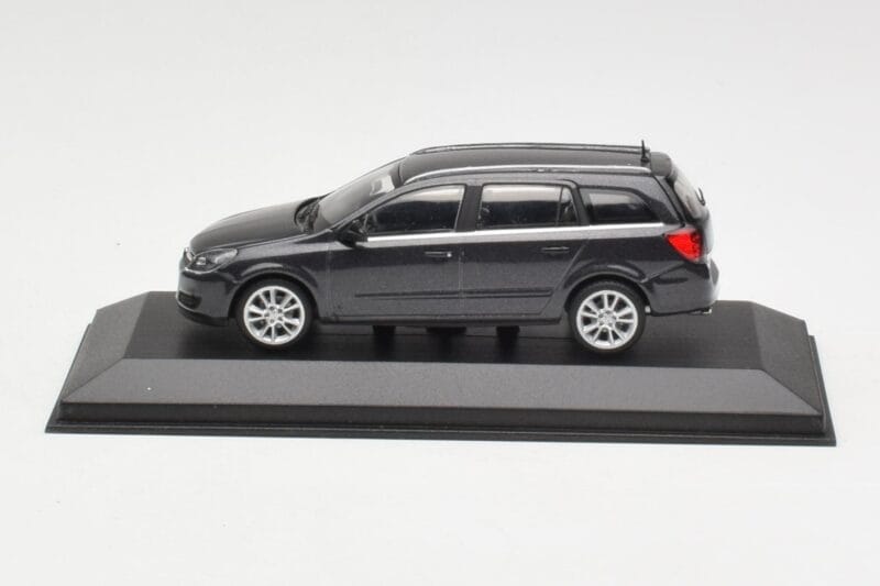 Opel Astra H Комби Тъмно Сив Minichamps 1:43 ASTRA002 Метал