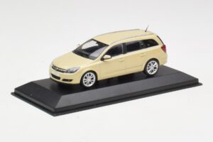 Opel Astra H Комби Жълт Minichamps 1:43 1799098 Метал — снимка 2 от 4