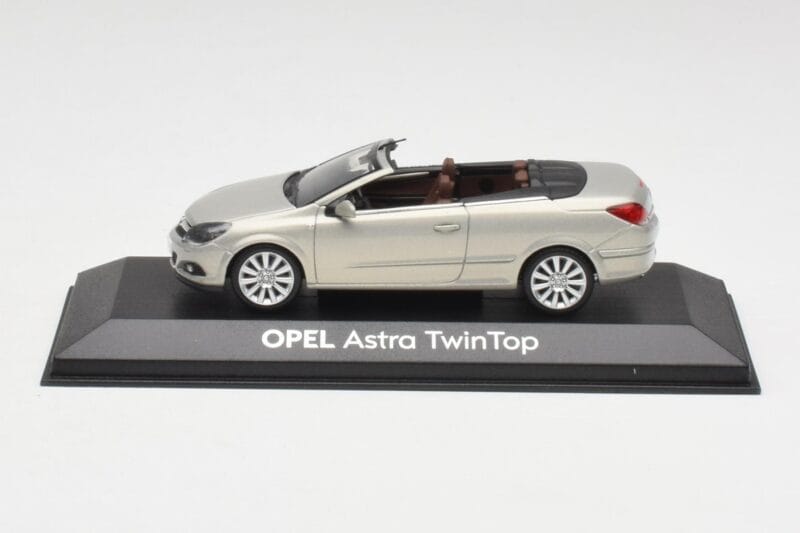 Opel Astra H Twin Top Сребрист Minichamps 1:43 403045633 Метал