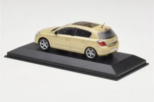 Opel Astra H Жълт Металик Minichamps 1:43 403043003 Метал — снимка 3 от 4