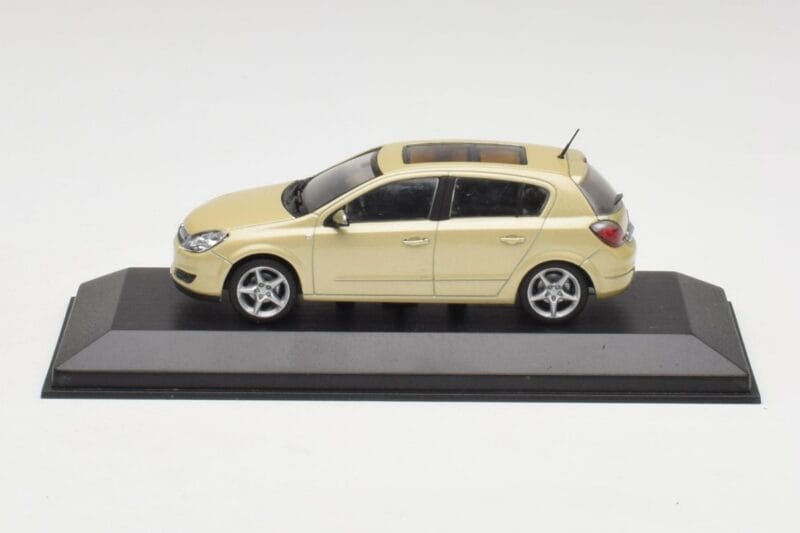 Opel Astra H Жълт Металик Minichamps 1:43 403043003 Метал