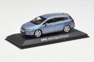 Opel Astra J Sports Tourer Blue Metallic Minichamps 1:43 400049012 Метал — снимка 2 от 4