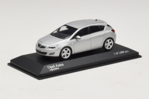 Opel Astra J Сребрист Minichamps 1:43 400049000 Метал — снимка 2 от 4