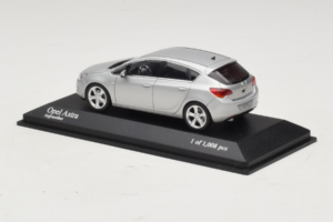 Opel Astra J Сребрист Minichamps 1:43 400049000 Метал — снимка 3 от 4