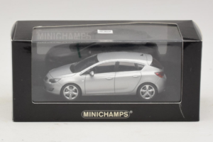 Opel Astra J Сребрист Minichamps 1:43 400049000 Метал — снимка 4 от 4