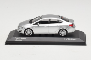 Opel Astra J Сребрист Minichamps 1:43 410042000 Метал
