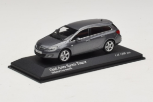 Opel Astra J Sports Tourer Minichamps 1:43 400049014 Метал — снимка 2 от 4