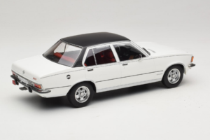 Opel Commodore B Бял MCG 1:18 MCG18564 Метал — снимка 2 от 6