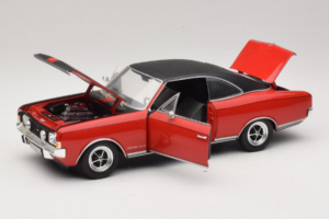 Opel Commodore GS/E Червен Revell 1:18 08826 Метал — снимка 2 от 8