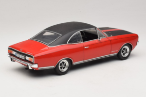 Opel Commodore GS/E Червен Revell 1:18 08826 Метал — снимка 3 от 8