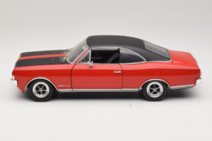 Opel Commodore GS/E Червен Revell 1:18 08826 Метал — снимка 4 от 8