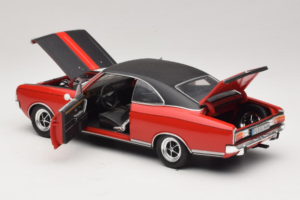 Opel Commodore GS/E Червен Revell 1:18 08826 Метал — снимка 5 от 8
