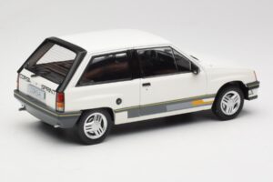 Opel Corsa A Sprint Бял MCG 1:18 MCG18432 Метал — снимка 2 от 6