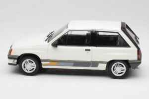 Opel Corsa A Sprint Бял MCG 1:18 MCG18432 Метал — снимка 3 от 6