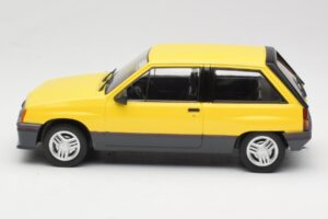 Opel Corsa A SR Жълт MCG 1:18 MCG18431 Метал — снимка 3 от 6