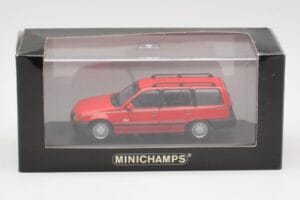 Opel Kadett E Club Комби Червен Minichamps 1:43 400045910 Метал — снимка 2 от 3