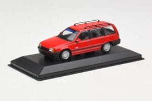 Opel Kadett E Club Комби Червен Minichamps 1:43 400045910 Метал — снимка 3 от 3