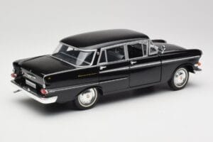 Opel Kapitan P1 Черен Revell 1:18 08822 Метал — снимка 3 от 8