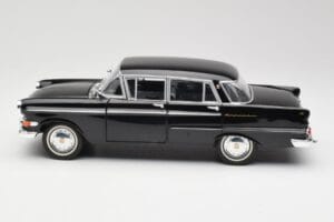 Opel Kapitan P1 Черен Revell 1:18 08822 Метал — снимка 4 от 8