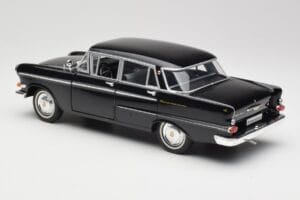 Opel Kapitan P1 Черен Revell 1:18 08822 Метал — снимка 7 от 8