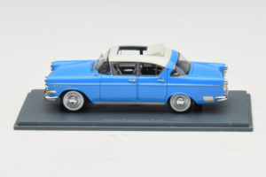Opel Kapitan P1 Син NEO 1:43 NEO43940 Смола