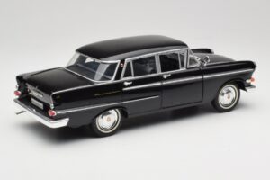 Opel Kapitan P2 Черен Revell 1:18 08821 Метал — снимка 3 от 8