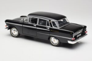 Opel Kapitan P2 Черен Revell 1:18 08821 Метал — снимка 7 от 8