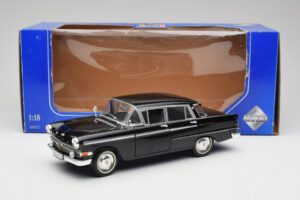 Opel Kapitan P2 Черен Revell 1:18 08821 Метал — снимка 8 от 8