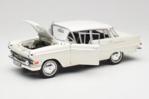 Opel Kapitan P2 Бял Revell 1:18 08821-M1 Метал — снимка 2 от 8