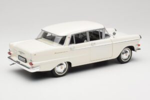 Opel Kapitan P2 Бял Revell 1:18 08821-M1 Метал — снимка 3 от 8