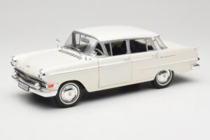 Opel Kapitan P2 Бял Revell 1:18 08821-M1 Метал