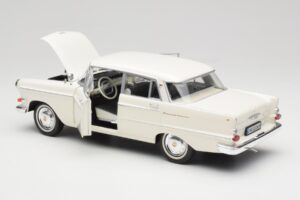 Opel Kapitan P2 Бял Revell 1:18 08821-M1 Метал — снимка 5 от 8