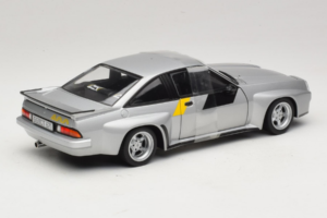 Opel Manta 400 Homologation Сребърен Revell 1:18 08491 Метал — снимка 2 от 6
