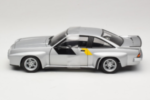 Opel Manta 400 Homologation Сребърен Revell 1:18 08491 Метал — снимка 3 от 6