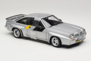 Opel Manta 400 Homologation Сребърен Revell 1:18 08491 Метал — снимка 4 от 6
