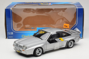 Opel Manta 400 Homologation Сребърен Revell 1:18 08491 Метал — снимка 6 от 6