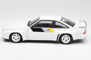 Opel Manta 400 Homologation Бял Revell 1:18 8819 Метал — снимка 4 от 8