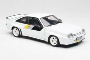 Opel Manta 400 Homologation Бял Revell 1:18 8819 Метал — снимка 6 от 8
