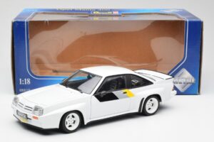 Opel Manta 400 Homologation Бял Revell 1:18 8819 Метал — снимка 8 от 8