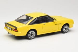 Opel Manta B GT/E Жълт Revell 1:18 08421 Метал — снимка 3 от 8